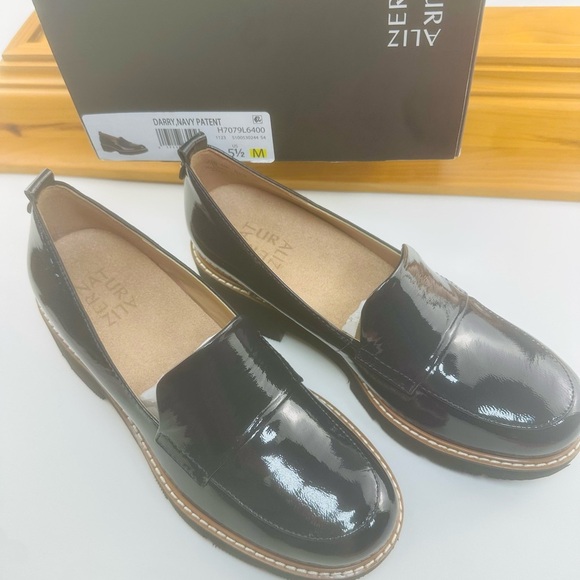 Naturalizar Sleek Black Loafers with Chunky Platform Sole - Picture 11 of 13